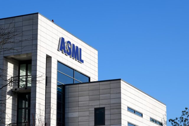 Kampus ASML vo Veldhoven