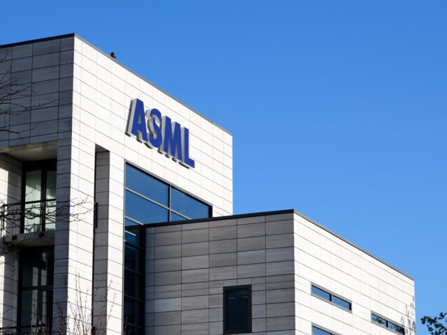 Kampus ASML vo Veldhoven